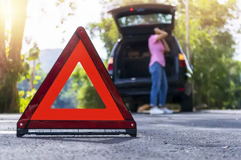 10 methods to guarantee your safety in the event of a roadside emergency